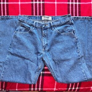 Mens blue denim “Wrangler” straight leg jeans!